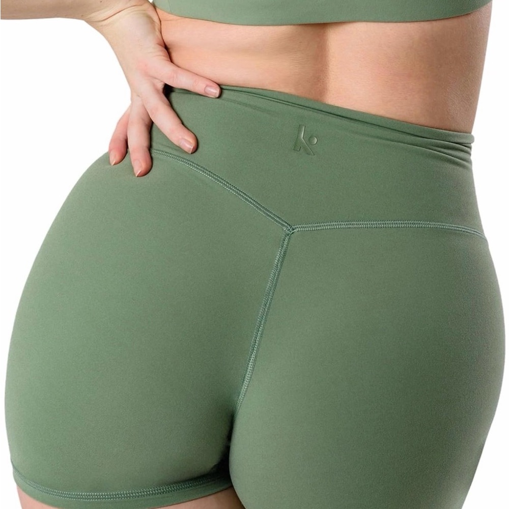 Kamo Fitness Featherlite Enhance 6” Women’s Biker Shorts No Front Seam